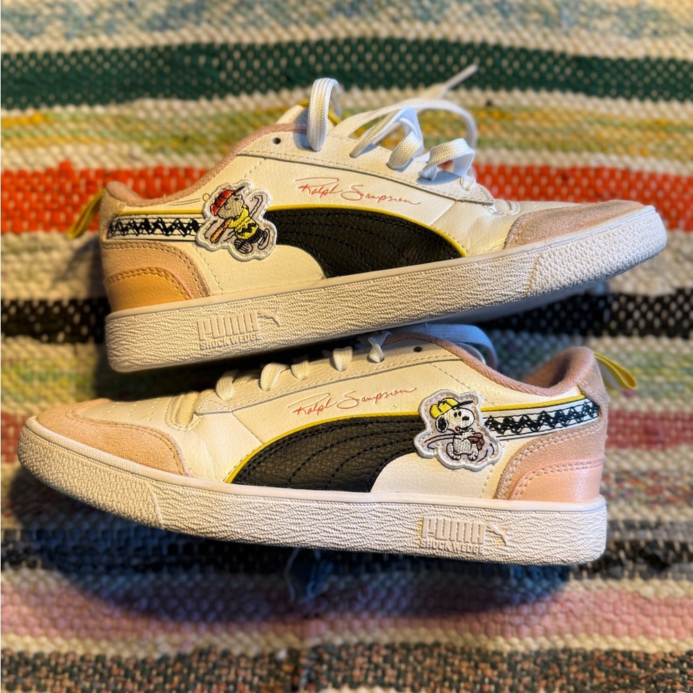 Puma x Peanuts leather runners, excellent condition, super cute!